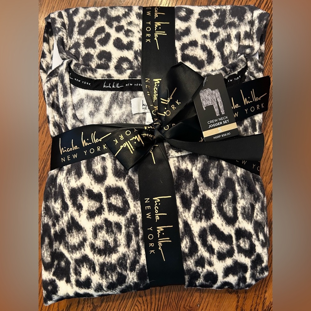 NWT Nicole Miller Crew Neck Jogger Set